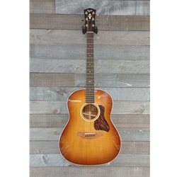 Taylor Gold Label 517e - Sunburst w/Case